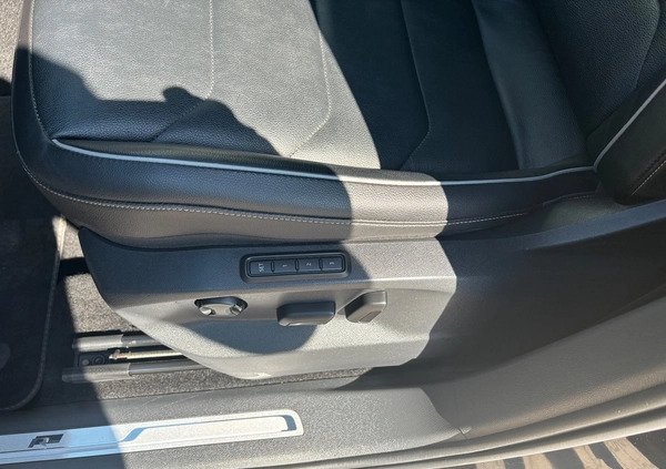 Volkswagen Tiguan cena 64900 przebieg: 122000, rok produkcji 2019 z Leszno małe 254